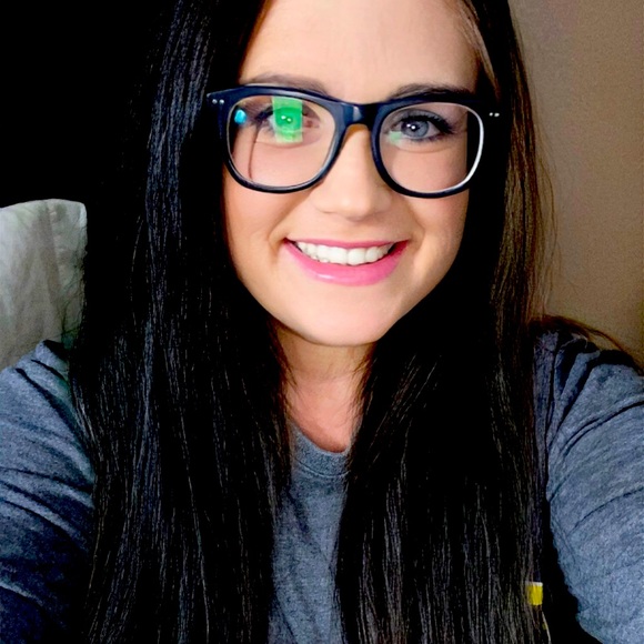 Meet your Posher, Mysti - Picture 1 of 1